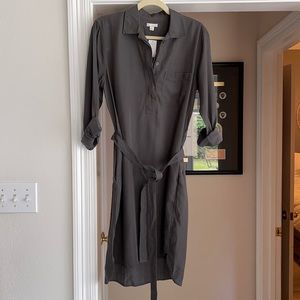 Gap women’s army green utility dress with pockets and belt!